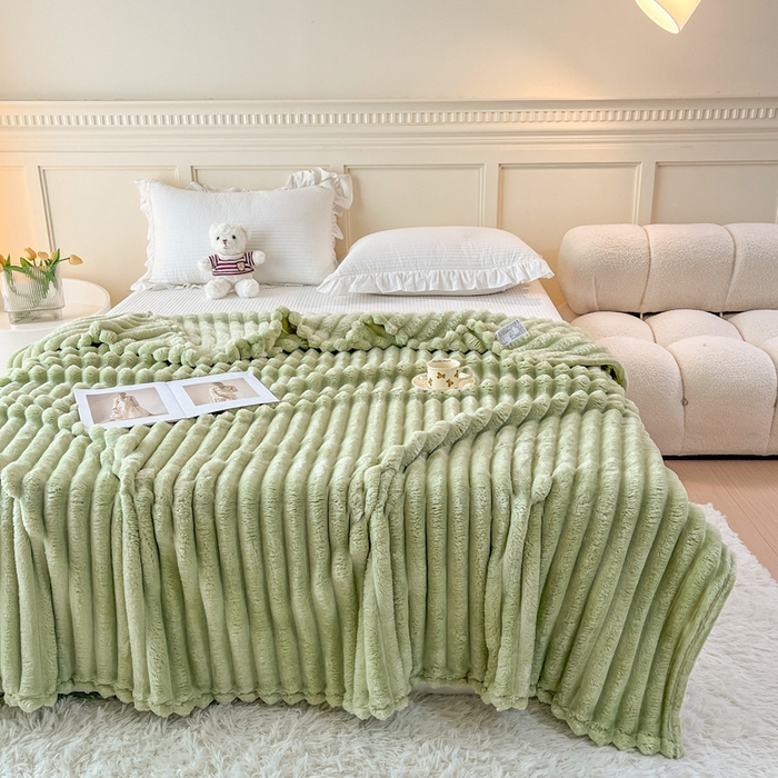 91家纺网 家纺一手货源 找家纺 璐维斯家纺 2025款直播热款400g大抽条仿兔毛绒毛毯加厚保暖毯子可供跨境外 草绿