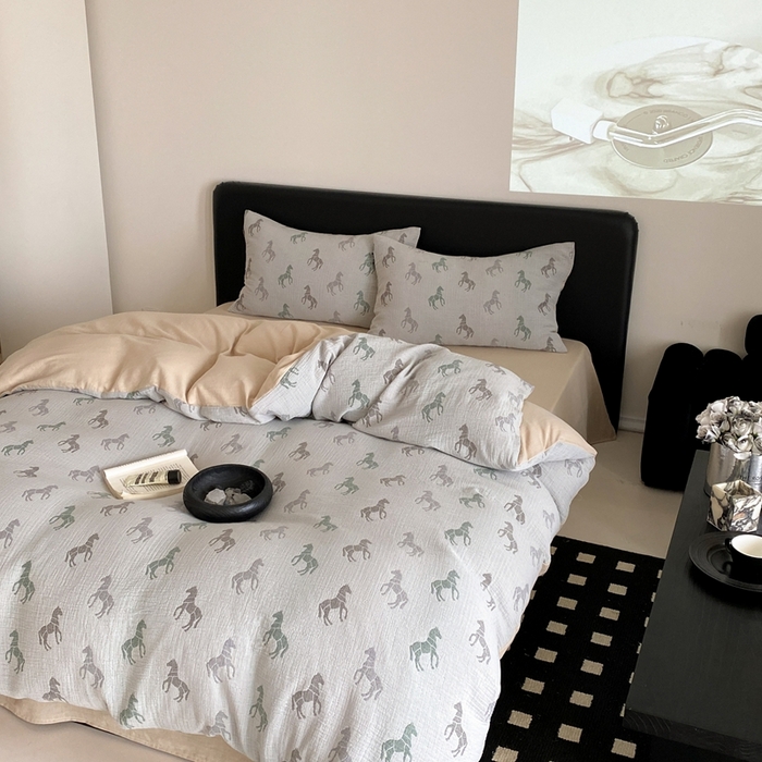 91家纺网 家纺一手货源 找家纺 赫帛 2024新款A类全棉色织三层纱水洗棉四件套-渐变马 渐变马-绿灰