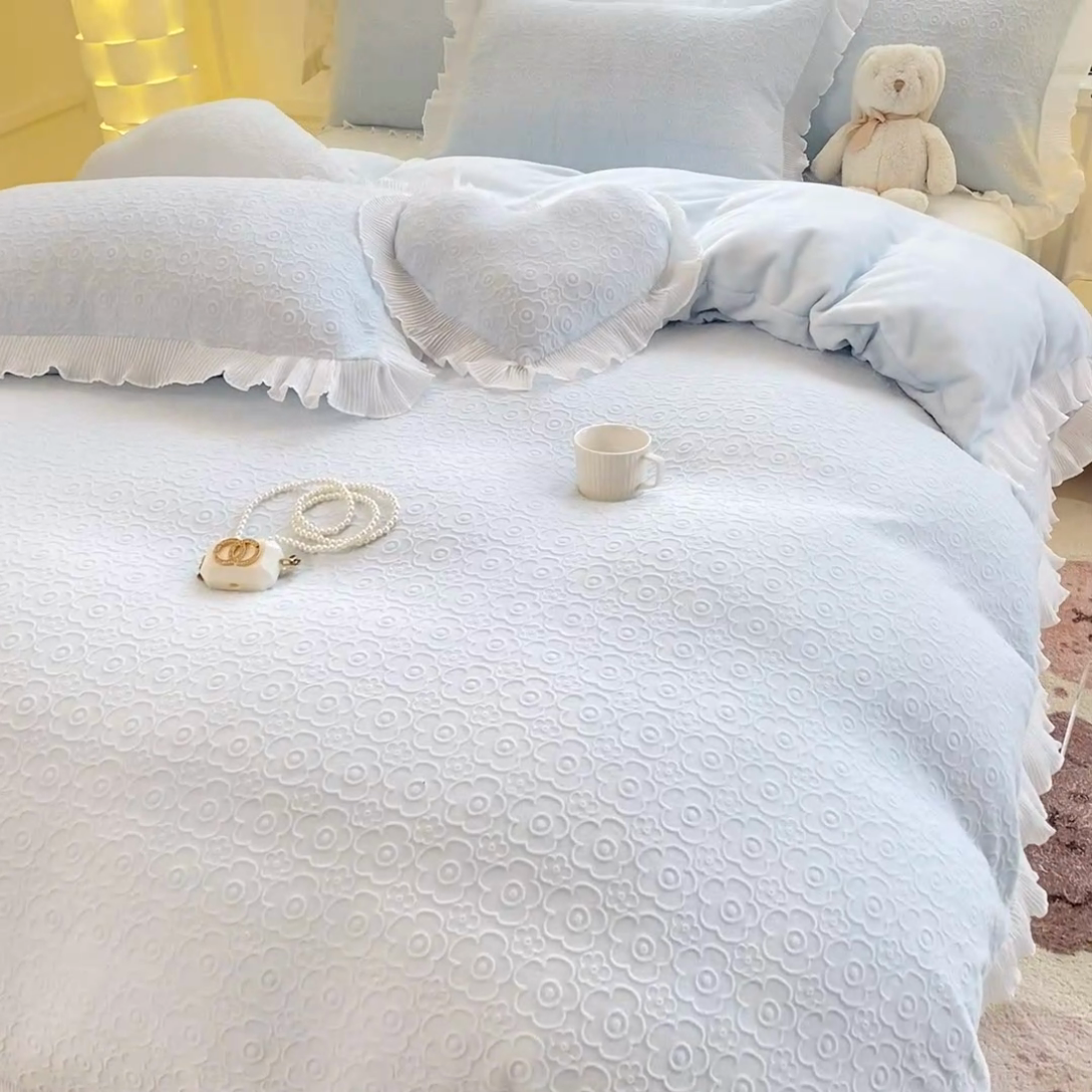 91家纺网 家纺一手货源 找家纺 畅畅家纺 2024直播爆款8斤230克雕花牛奶绒韩版花边法莱绒烂花四件套 公主风-浅蓝