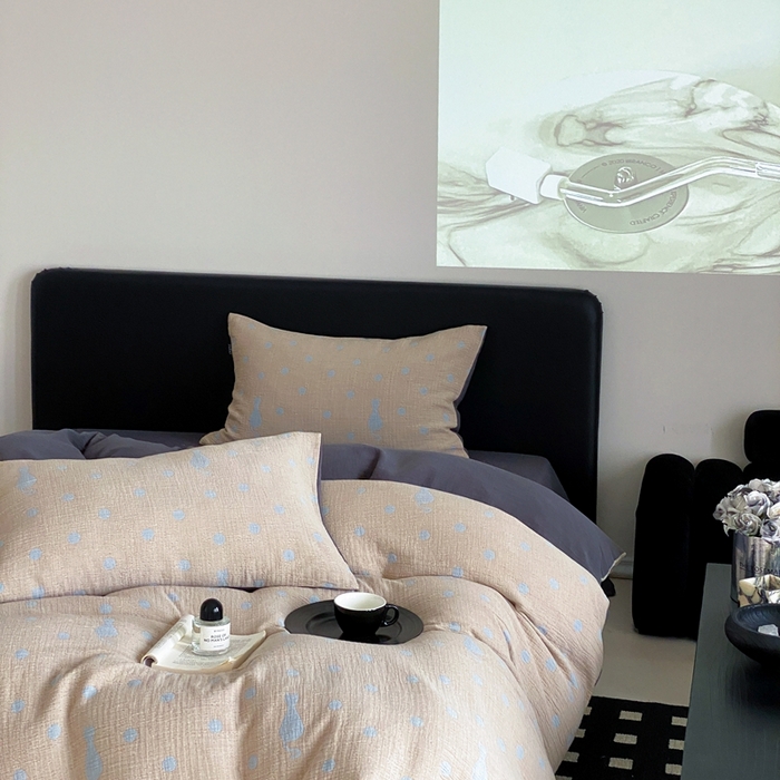 91家纺网 家纺一手货源 找家纺 赫帛 2024新款A类全棉色织三层纱水洗棉四件套-波点猫 波点猫-蓝色