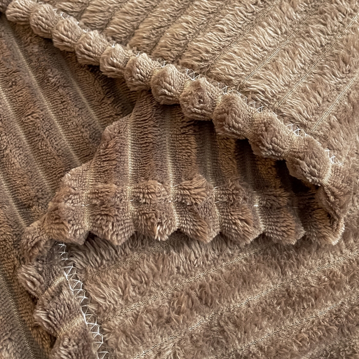 91家纺网 家纺一手货源 找家纺 一帆毯业 2024新款抽条压缩代发抽空跨境外贸260克兔毛珊瑚法兰绒空调毯子抽条毛毯简约牛奶绒盖毯 甘草咖