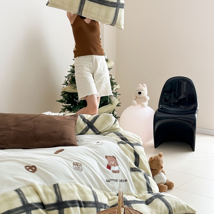 91家纺网 家纺一手货源 找家纺 赫帛 2024新款卡通刺绣大宽边仿生羊毛绒四件套-面包小熊 面包小熊-黄色