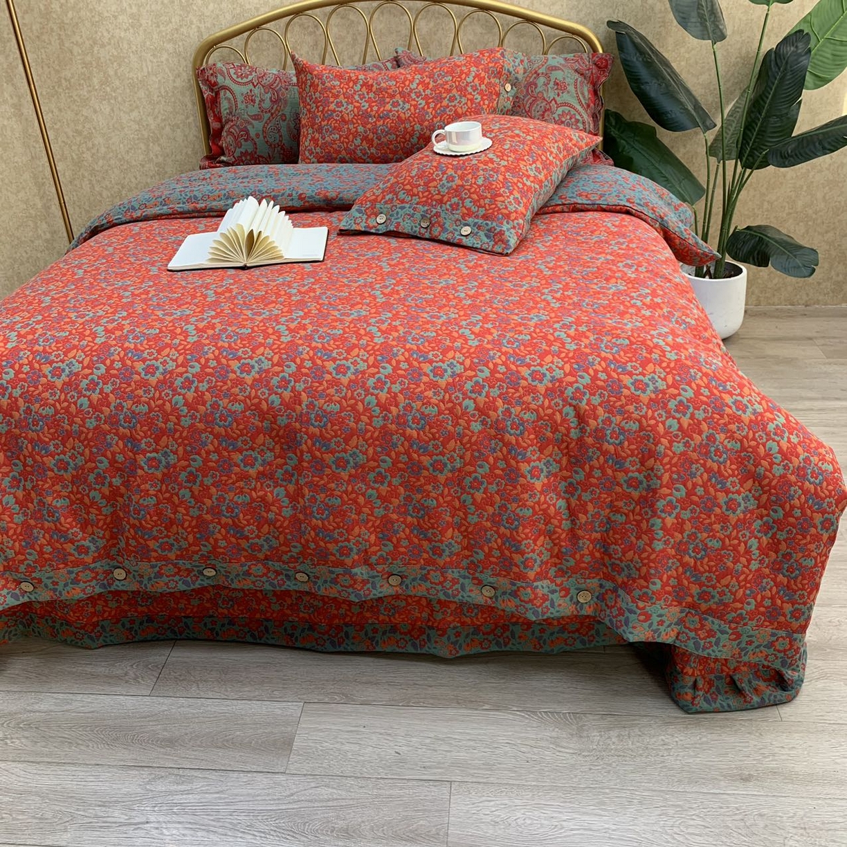 91家纺网 家纺一手货源 找家纺 鲁爱 2025新款三层纱床盖款四件套 红小花