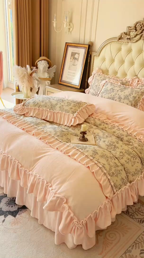 91家纺网 家纺一手货源 找家纺 亲亲公主 2025新款高克重牛奶绒花边四件套-法式情怀 奶油粉