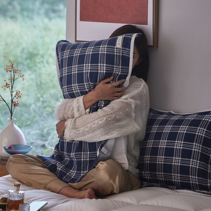 91家纺网 家纺一手货源 找家纺 爱港家纺 2024新款专版双面全棉情侣枕巾双人单人款织边枕巾 至简-蓝一只