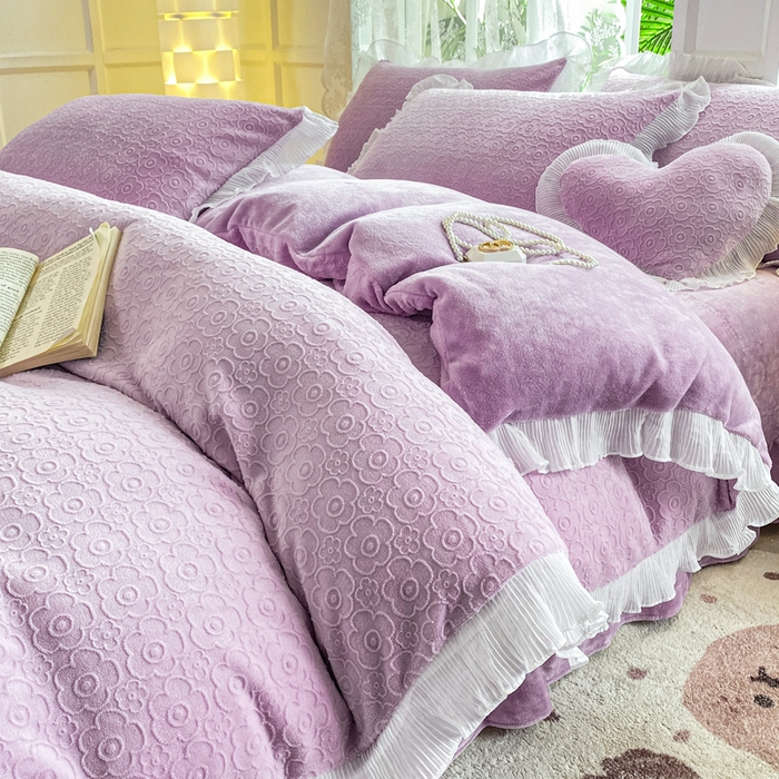 91家纺网 家纺一手货源 找家纺 畅畅家纺 2024直播爆款8斤230克雕花牛奶绒韩版花边法莱绒烂花四件套 公主风-香芋紫