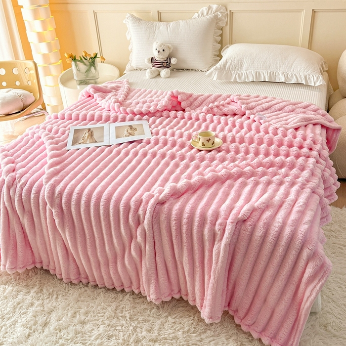 91家纺网 家纺一手货源 找家纺 璐维斯家纺 2025款直播热款400g大抽条仿兔毛绒毛毯加厚保暖毯子可供跨境外 桃粉