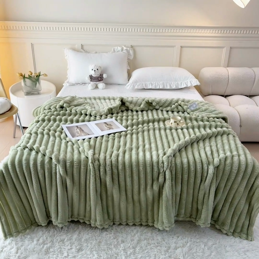 91家纺网 家纺一手货源 找家纺 璐维斯家纺 2025款直播热款400g大抽条仿兔毛绒毛毯加厚保暖毯子可供跨境外 草绿