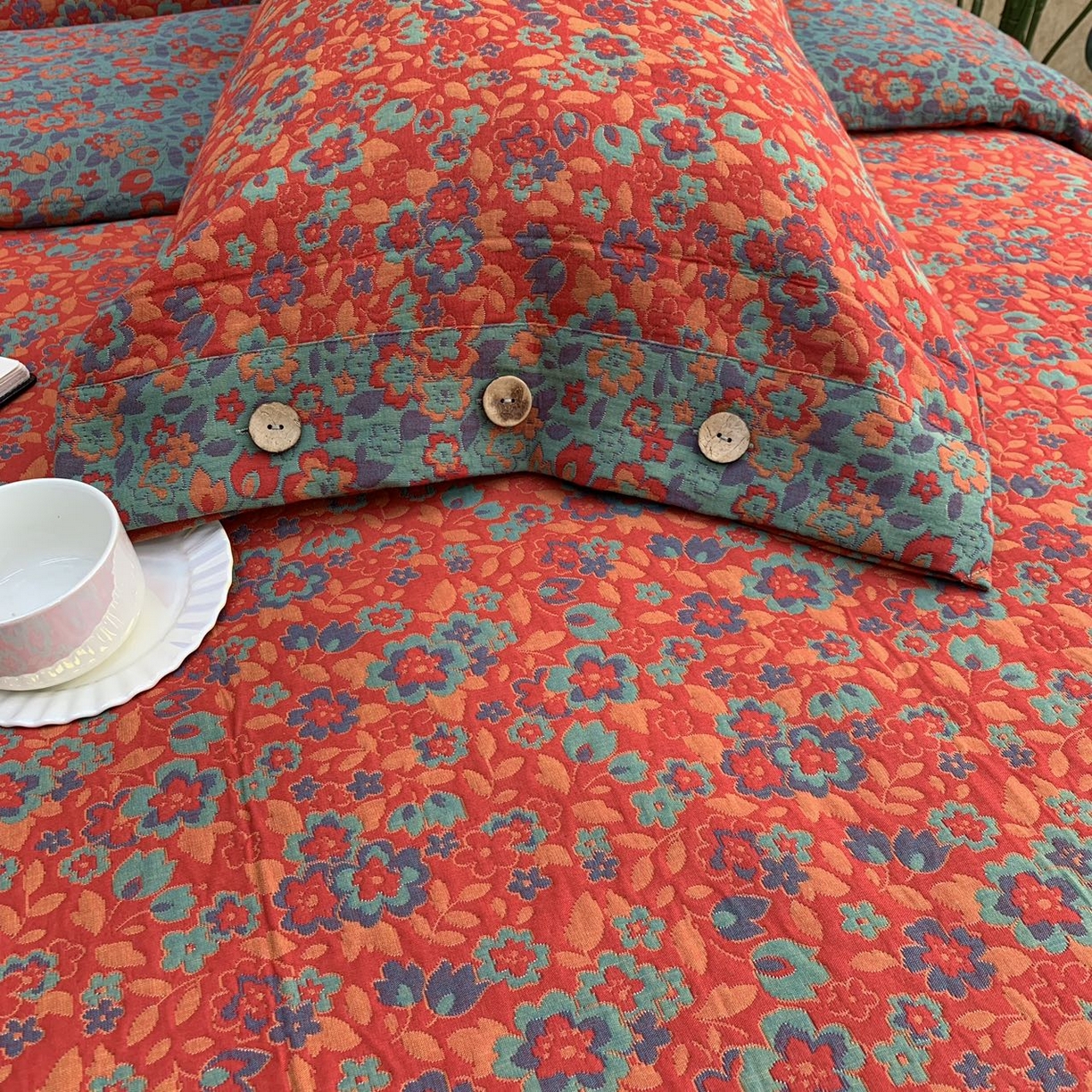 91家纺网 家纺一手货源 找家纺 鲁爱 2025新款三层纱床盖款四件套 红小花