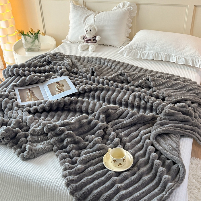 91家纺网 家纺一手货源 找家纺 璐维斯家纺 2025款直播热款400g大抽条仿兔毛绒毛毯加厚保暖毯子可供跨境外 深灰