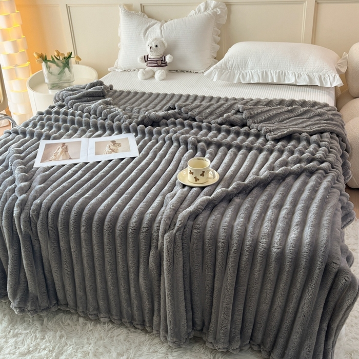 91家纺网 家纺一手货源 找家纺 璐维斯家纺 2025款直播热款400g大抽条仿兔毛绒毛毯加厚保暖毯子可供跨境外 深灰