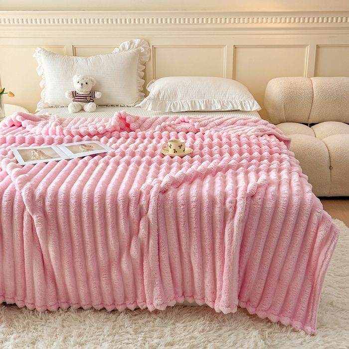 91家纺网 家纺一手货源 找家纺 璐维斯家纺 2025款直播热款400g大抽条仿兔毛绒毛毯加厚保暖毯子可供跨境外 桃粉