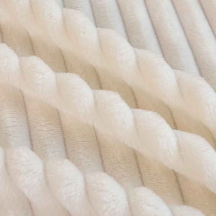 91家纺网 家纺一手货源 找家纺 一帆毯业 2024新款抽条压缩代发抽空跨境外贸260克兔毛珊瑚法兰绒空调毯子抽条毛毯简约牛奶绒盖毯 奶昔白