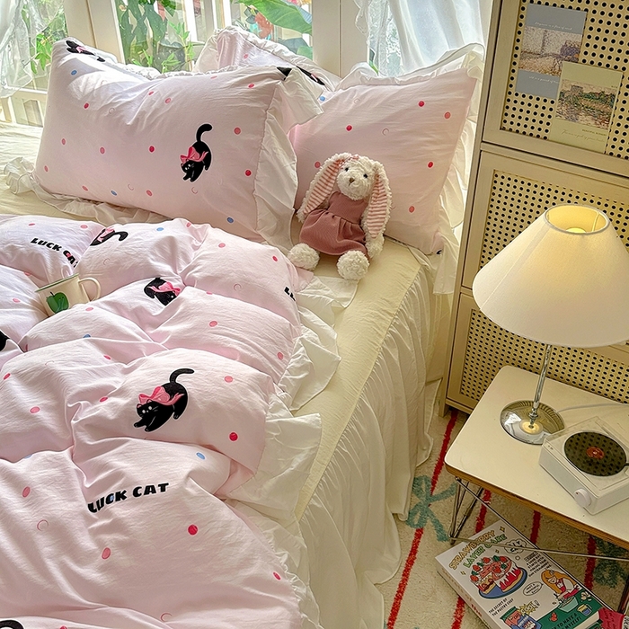 91家纺网 家纺一手货源 找家纺 阿曼达 2024新款ins博主风法式南法风浪漫系列花边款印花水洗m四件套 南法风-粉猫咪