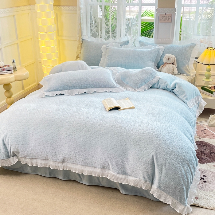 91家纺网 家纺一手货源 找家纺 畅畅家纺 2024直播爆款8斤230克雕花牛奶绒韩版花边法莱绒烂花四件套 公主风-浅蓝