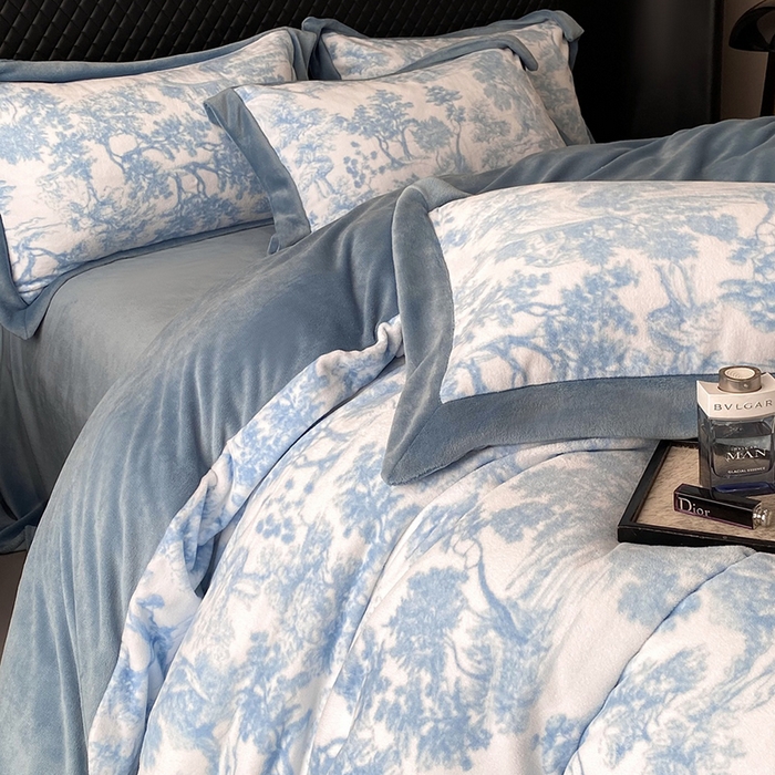 91家纺网 家纺一手货源 找家纺 优悦生活馆 2025新款牛奶绒印花四件套-维也纳 维也纳-湖水绿