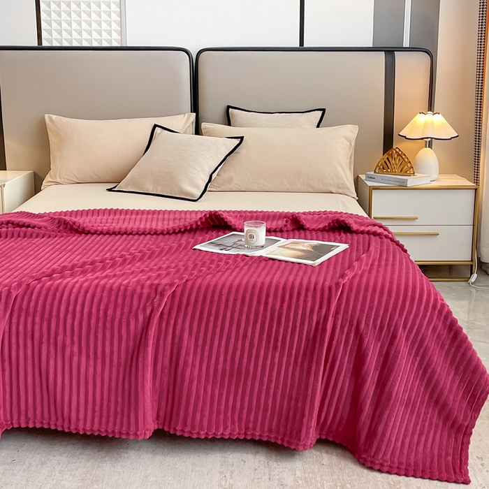 91家纺网 家纺一手货源 找家纺 一帆毯业 2024新款抽条压缩代发抽空跨境外贸260克兔毛珊瑚法兰绒空调毯子抽条毛毯简约牛奶绒盖毯 玫瑰红