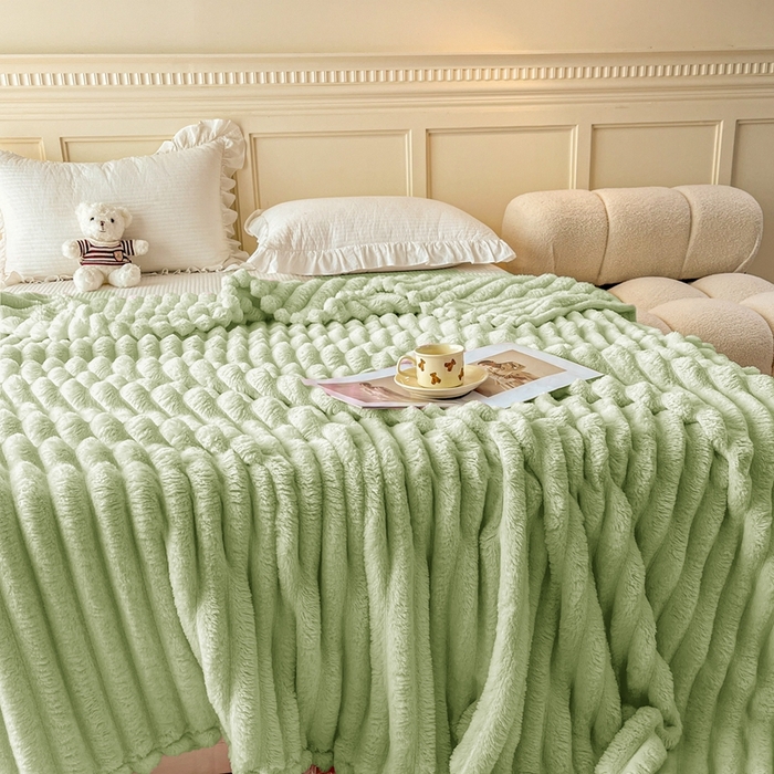 91家纺网 家纺一手货源 找家纺 璐维斯家纺 2025款直播热款400g大抽条仿兔毛绒毛毯加厚保暖毯子可供跨境外 草绿