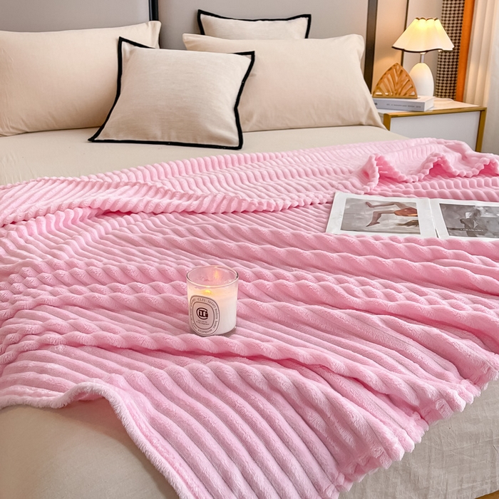 91家纺网 家纺一手货源 找家纺 一帆毯业 2024新款抽条压缩代发抽空跨境外贸260克兔毛珊瑚法兰绒空调毯子抽条毛毯简约牛奶绒盖毯 蔷薇粉