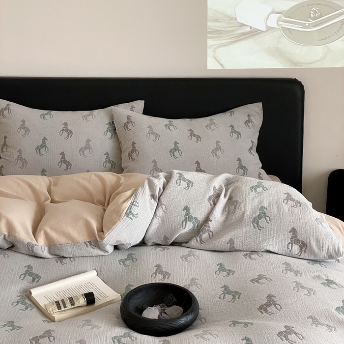 91家纺网 家纺一手货源 找家纺 赫帛 2024新款A类全棉色织三层纱水洗棉四件套-渐变马 渐变马-绿灰