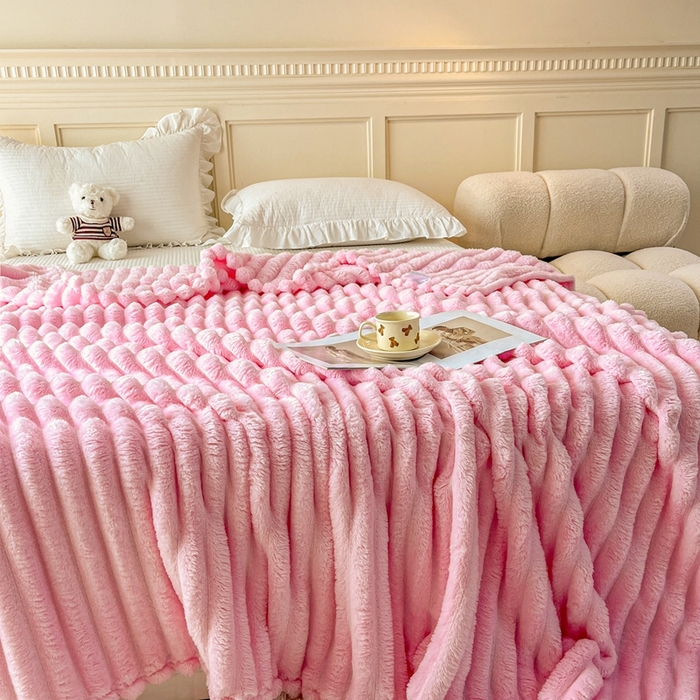 91家纺网 家纺一手货源 找家纺 璐维斯家纺 2025款直播热款400g大抽条仿兔毛绒毛毯加厚保暖毯子可供跨境外 桃粉