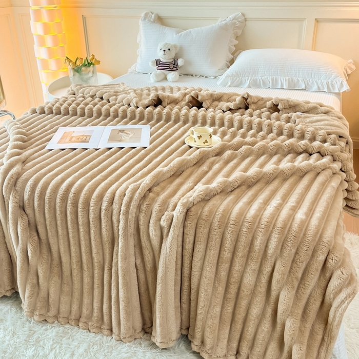 91家纺网 家纺一手货源 找家纺 璐维斯家纺 2025款直播热款400g大抽条仿兔毛绒毛毯加厚保暖毯子可供跨境外 卡其