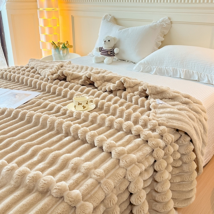 91家纺网 家纺一手货源 找家纺 璐维斯家纺 2025款直播热款400g大抽条仿兔毛绒毛毯加厚保暖毯子可供跨境外 卡其