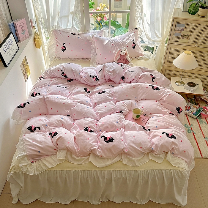 91家纺网 家纺一手货源 找家纺 阿曼达 2024新款ins博主风法式南法风浪漫系列花边款印花水洗m四件套 南法风-粉猫咪