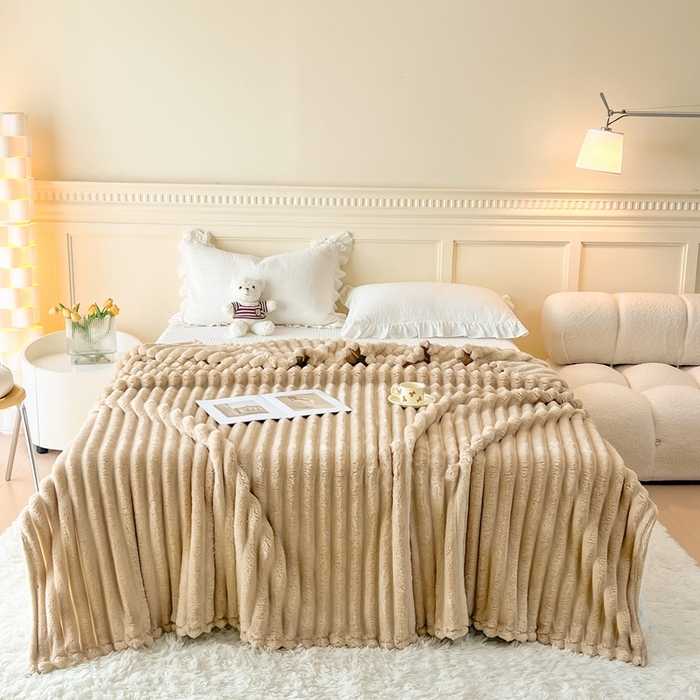 91家纺网 家纺一手货源 找家纺 璐维斯家纺 2025款直播热款400g大抽条仿兔毛绒毛毯加厚保暖毯子可供跨境外 卡其