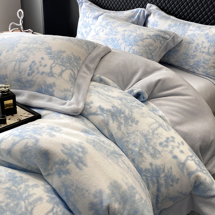 91家纺网 家纺一手货源 找家纺 优悦生活馆 2025新款牛奶绒印花四件套-维也纳 维也纳-天空蓝