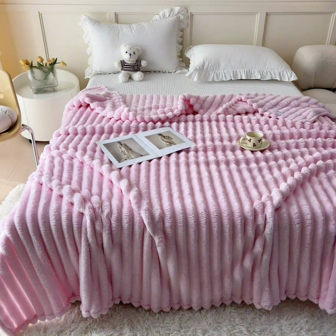 91家纺网 家纺一手货源 找家纺 璐维斯家纺 2025款直播热款400g大抽条仿兔毛绒毛毯加厚保暖毯子可供跨境外 桃粉