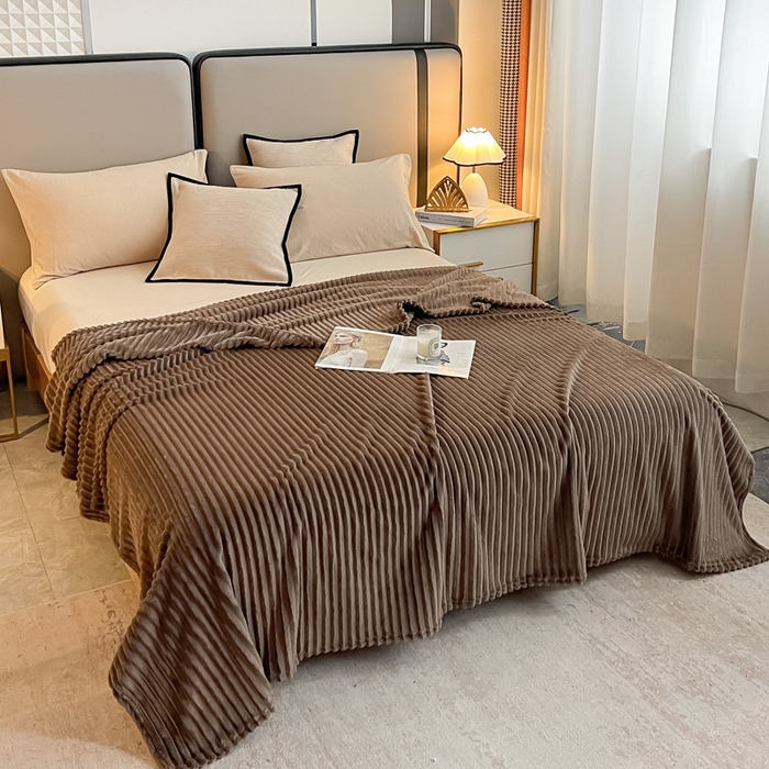 91家纺网 家纺一手货源 找家纺 一帆毯业 2024新款抽条压缩代发抽空跨境外贸260克兔毛珊瑚法兰绒空调毯子抽条毛毯简约牛奶绒盖毯 甘草咖