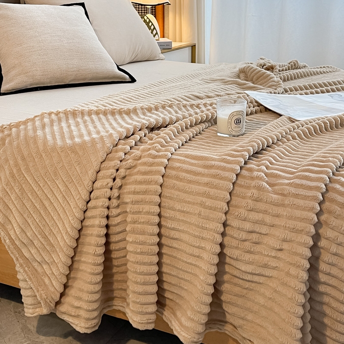 91家纺网 家纺一手货源 找家纺 一帆毯业 2024新款抽条压缩代发抽空跨境外贸260克兔毛珊瑚法兰绒空调毯子抽条毛毯简约牛奶绒盖毯 麻薯咖