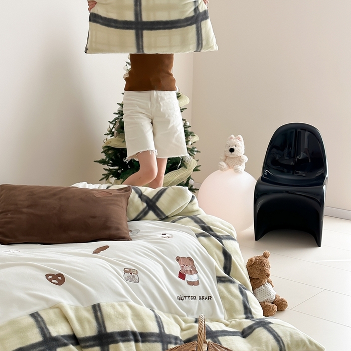 91家纺网 家纺一手货源 找家纺 赫帛 2024新款卡通刺绣大宽边仿生羊毛绒四件套-面包小熊 面包小熊-黄色