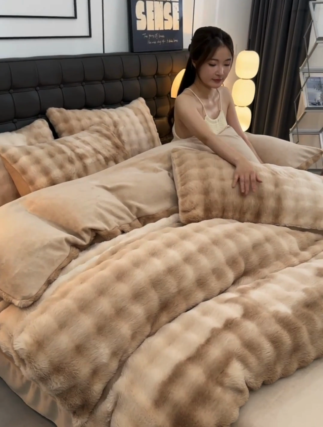 91家纺网 家纺一手货源 找家纺 爱上家居 2024新款AB版兔兔绒牛奶绒四件套 驼色