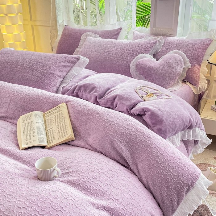 91家纺网 家纺一手货源 找家纺 畅畅家纺 2024直播爆款8斤230克雕花牛奶绒韩版花边法莱绒烂花四件套 公主风-香芋紫