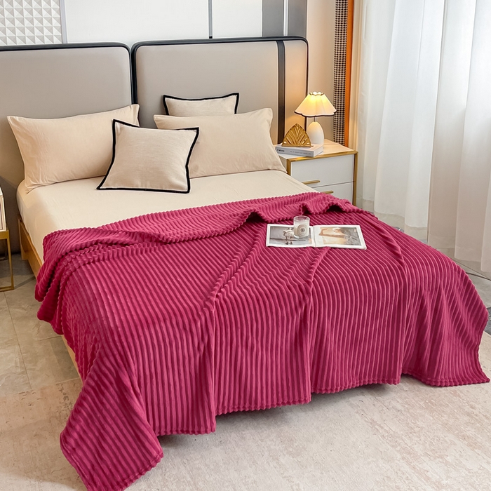 91家纺网 家纺一手货源 找家纺 一帆毯业 2024新款抽条压缩代发抽空跨境外贸260克兔毛珊瑚法兰绒空调毯子抽条毛毯简约牛奶绒盖毯 玫瑰红