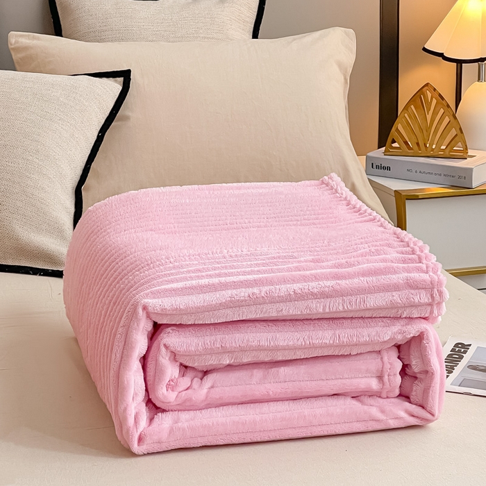 91家纺网 家纺一手货源 找家纺 一帆毯业 2024新款抽条压缩代发抽空跨境外贸260克兔毛珊瑚法兰绒空调毯子抽条毛毯简约牛奶绒盖毯 蔷薇粉