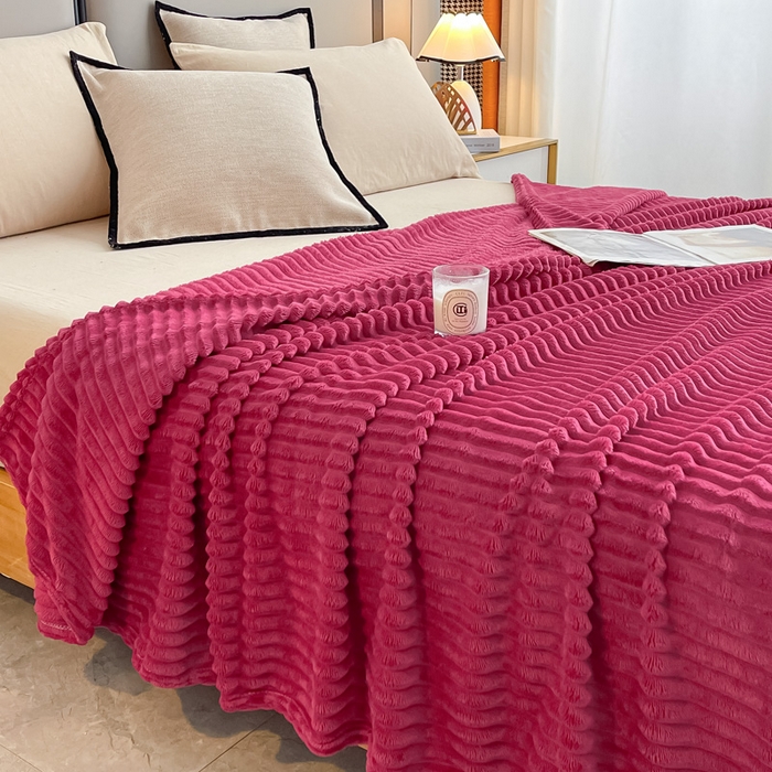 91家纺网 家纺一手货源 找家纺 一帆毯业 2024新款抽条压缩代发抽空跨境外贸260克兔毛珊瑚法兰绒空调毯子抽条毛毯简约牛奶绒盖毯 玫瑰红