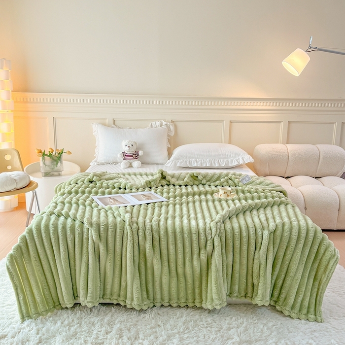 91家纺网 家纺一手货源 找家纺 璐维斯家纺 2025款直播热款400g大抽条仿兔毛绒毛毯加厚保暖毯子可供跨境外 草绿