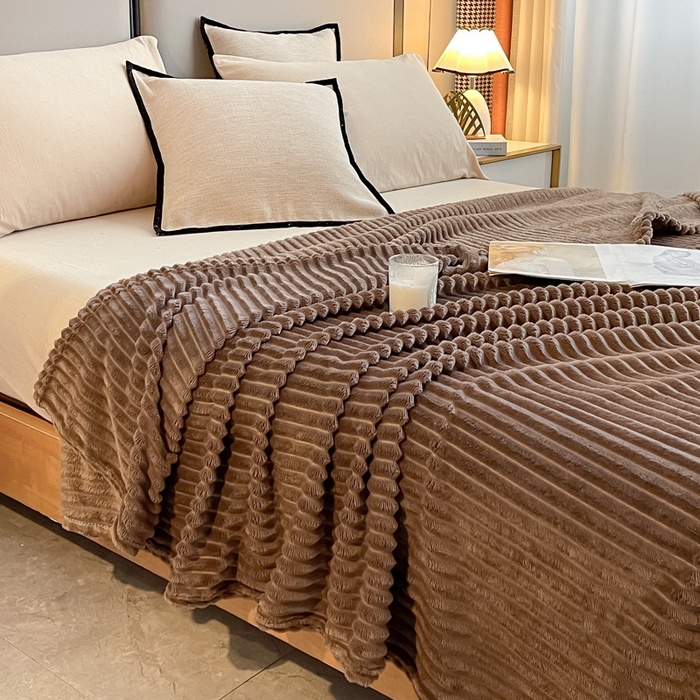 91家纺网 家纺一手货源 找家纺 一帆毯业 2024新款抽条压缩代发抽空跨境外贸260克兔毛珊瑚法兰绒空调毯子抽条毛毯简约牛奶绒盖毯 甘草咖