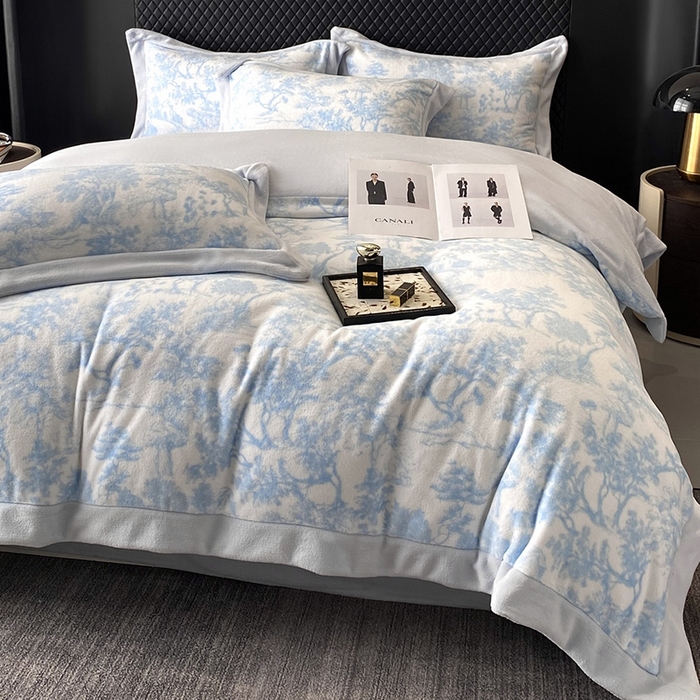 91家纺网 家纺一手货源 找家纺 优悦生活馆 2025新款牛奶绒印花四件套-维也纳 维也纳-天空蓝