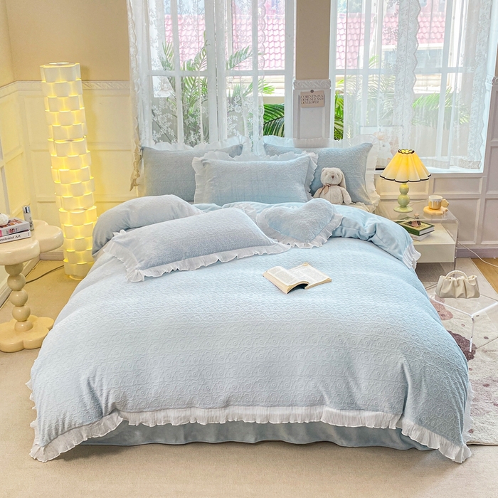 91家纺网 家纺一手货源 找家纺 畅畅家纺 2024直播爆款8斤230克雕花牛奶绒韩版花边法莱绒烂花四件套 公主风-浅蓝