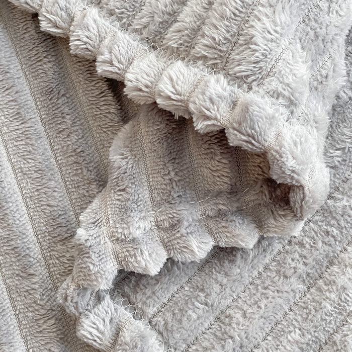 91家纺网 家纺一手货源 找家纺 一帆毯业 2024新款抽条压缩代发抽空跨境外贸260克兔毛珊瑚法兰绒空调毯子抽条毛毯简约牛奶绒盖毯 暮云灰