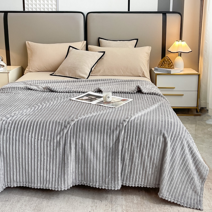 91家纺网 家纺一手货源 找家纺 一帆毯业 2024新款抽条压缩代发抽空跨境外贸260克兔毛珊瑚法兰绒空调毯子抽条毛毯简约牛奶绒盖毯 暮云灰