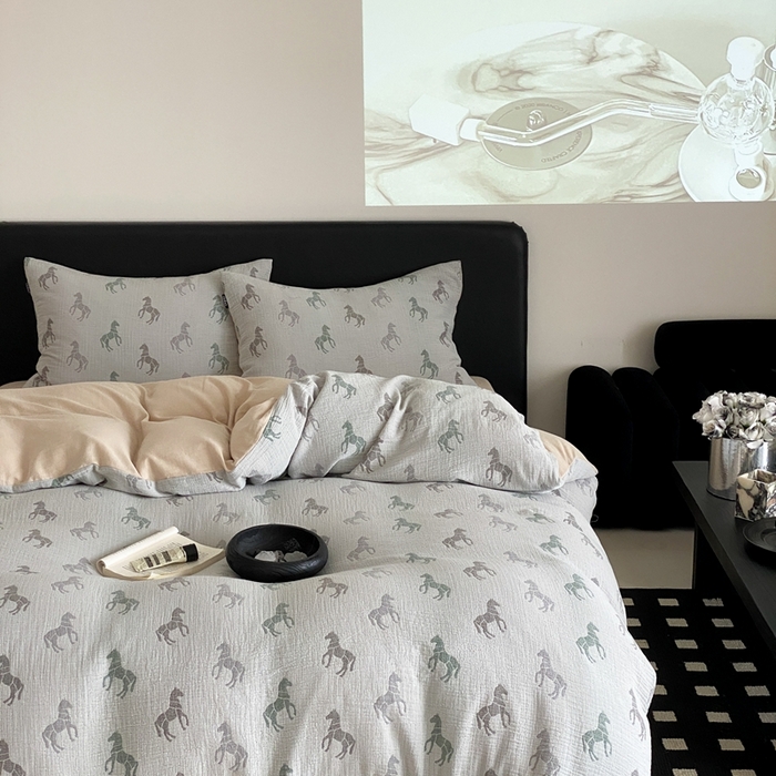 91家纺网 家纺一手货源 找家纺 赫帛 2024新款A类全棉色织三层纱水洗棉四件套-渐变马 渐变马-绿灰