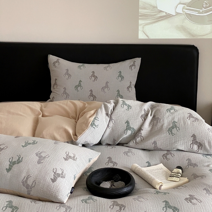 91家纺网 家纺一手货源 找家纺 赫帛 2024新款A类全棉色织三层纱水洗棉四件套-渐变马 渐变马-绿灰