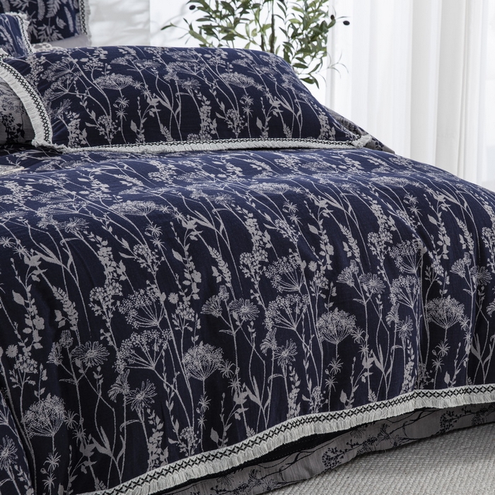 91家纺网 家纺一手货源 找家纺 鲁爱 2025新款全棉色织双层纱布流苏款四件套 云影-深兰