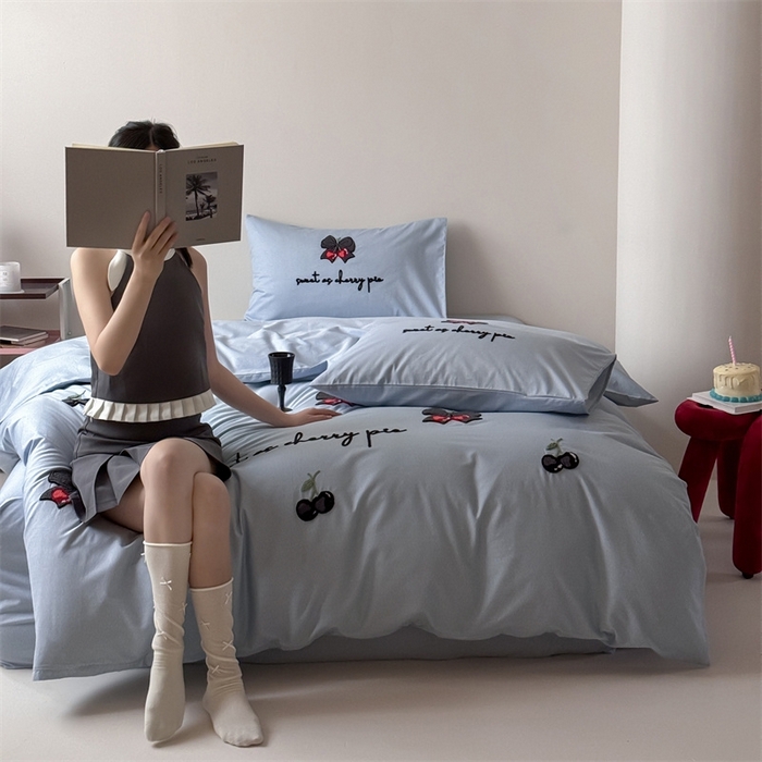 91家纺网 家纺一手货源 找家纺 窝米 2025春季新品40S高定毛巾绣刺绣款四件套-小樱结 小樱结-蓝