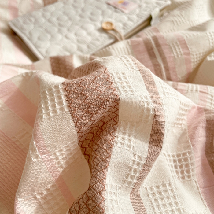 91家纺网 家纺一手货源 找家纺 雅居纺家纺 2024新款100%全棉简约提花四件套 简希-粉